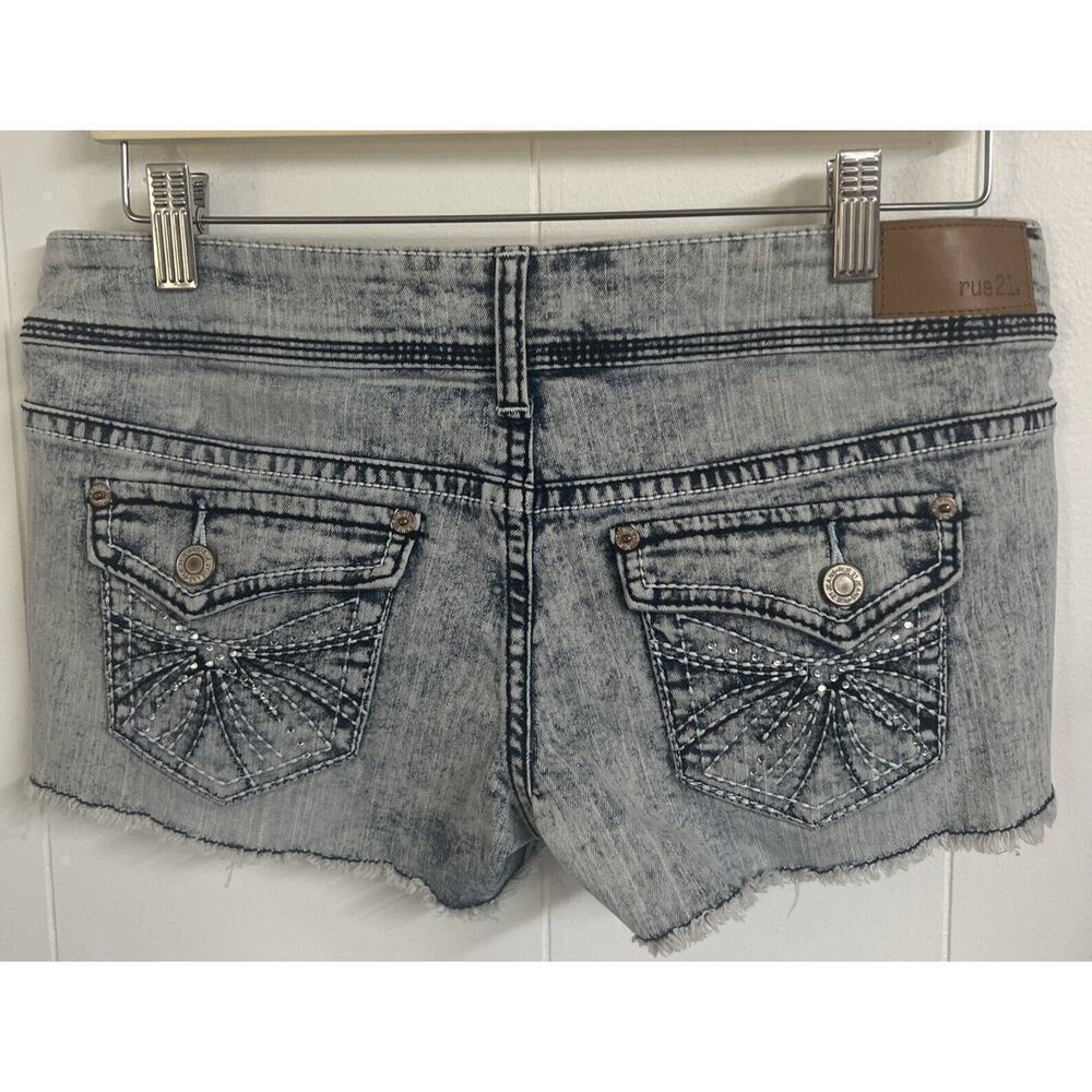 NWT New Rue 21 Shorts 5/6 Distressed Acid Wash Jean Denim 2.5 “ Inseam - Picture 4 of 8